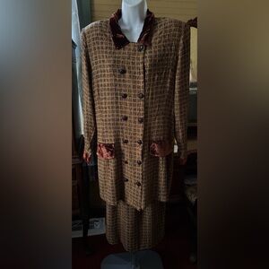 Dolce Size Medium Women’s Velvet Trimmed Skirt Suit 42” Bust 26” Elastic Waist